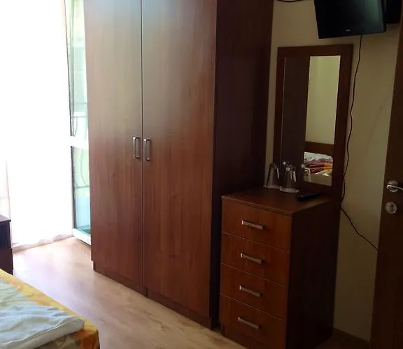 ゲストハウス Natali 2*